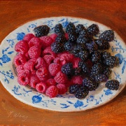1_250724-raspberries-and-blackberries-on-a-blue-white-plate-10x8
