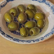 251020-olives-in-a-blue-and-white-bowl-7x5